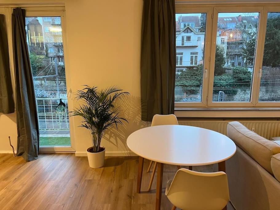 Beautiful Flat In Etterbeek * Bruxelas